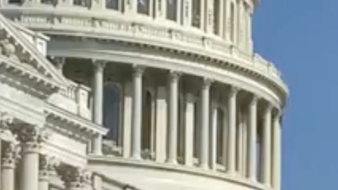 El congresista de Nueva York, Adriano Espaillat, patrocina la reforma a la Ley de Registro.