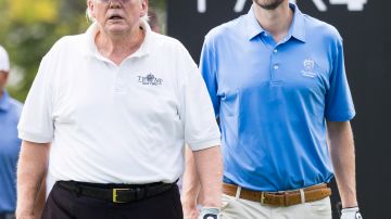 Donald Trump y su hijo Eric en el "LIV Golf Bedminster invitational", NJ.
