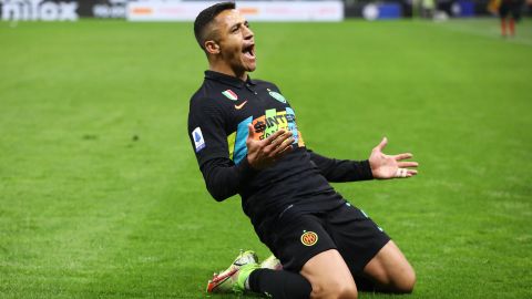 Inter de Milán quiere salir del chileno Alexis Sánchez