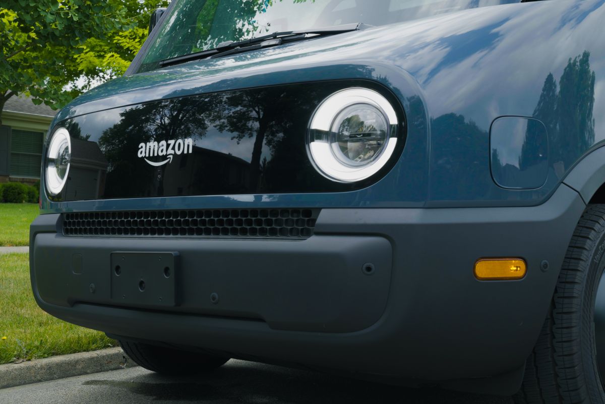 Amazon estima que 100,000 vehículos de Rivian estarán circulando en las carreteras de EE.UU.  para 2030.