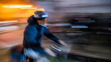 Hombre en bicicleta eléctrica agrede a mujeres