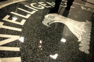 Condenan a exempleado de la CIA por filtrar documentos a Wikileaks