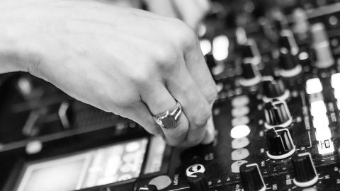 DJ