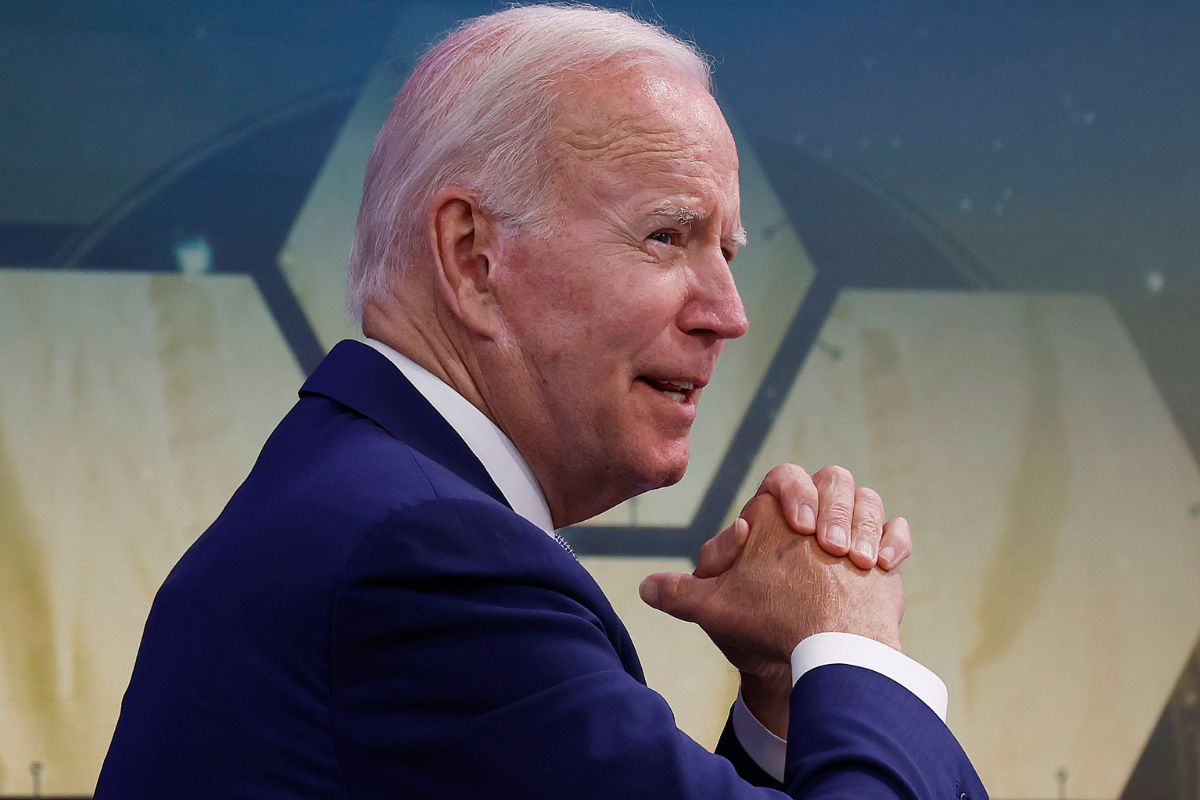 Joe Biden asegura sentirse bien tras dar positivo a covid.