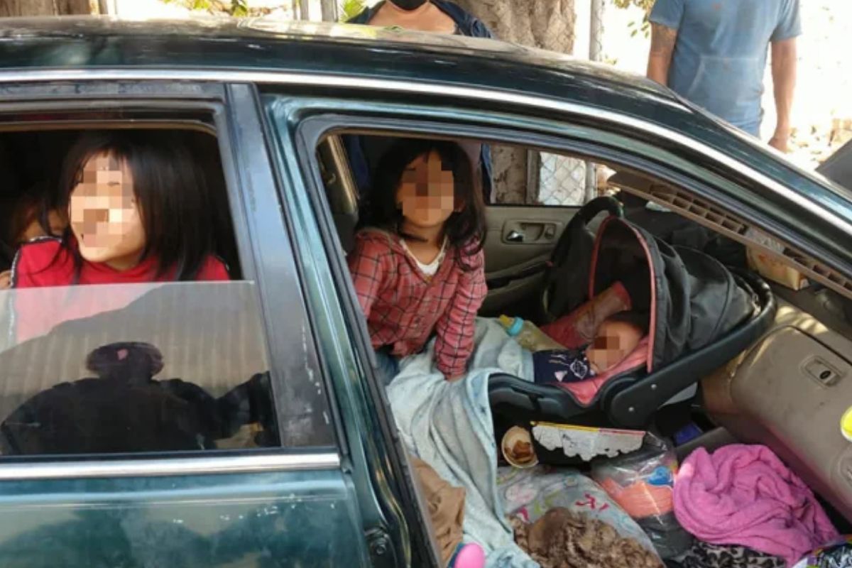 Una familia estadounidense es hallada viviendo al interior de un auto en Tijuana. 