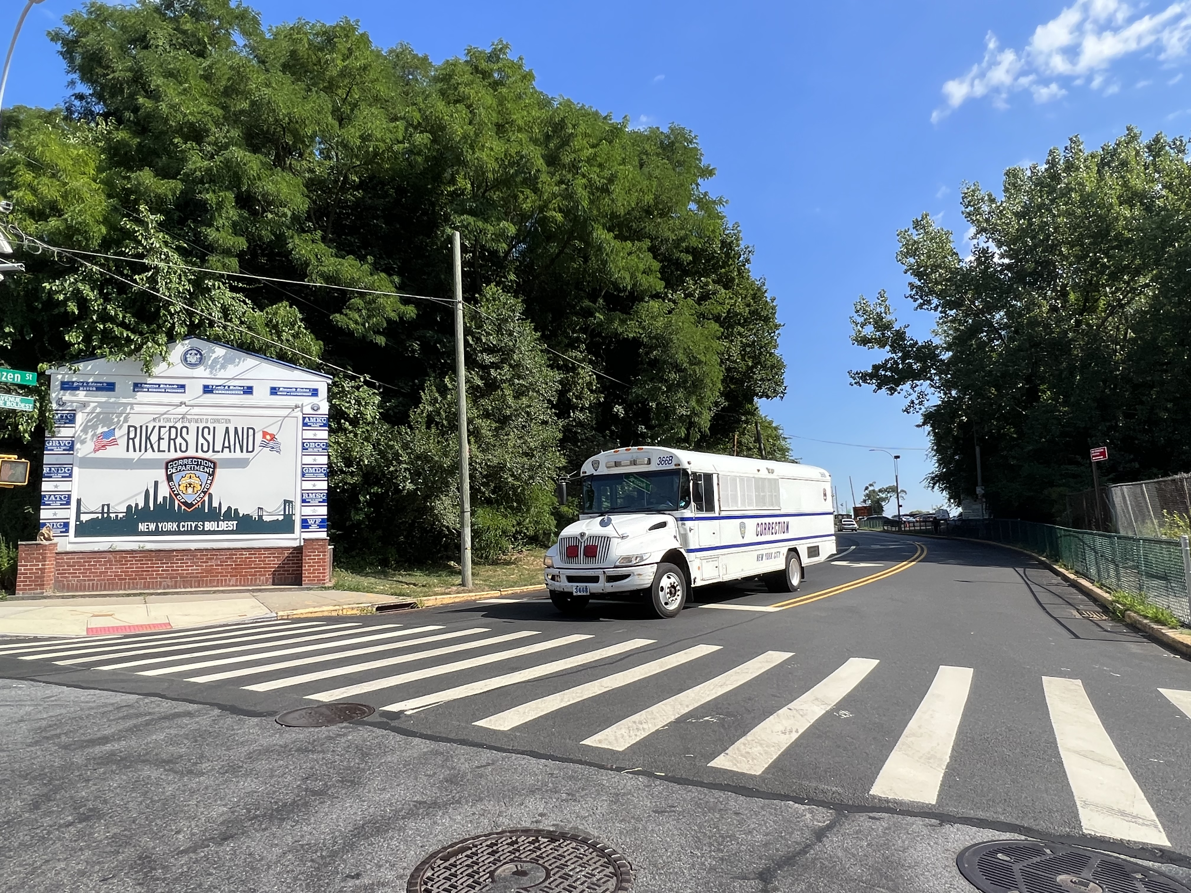 Hispano Murió En Cárcel Rikers Island De Nueva York: 19 Casos Este Año ...