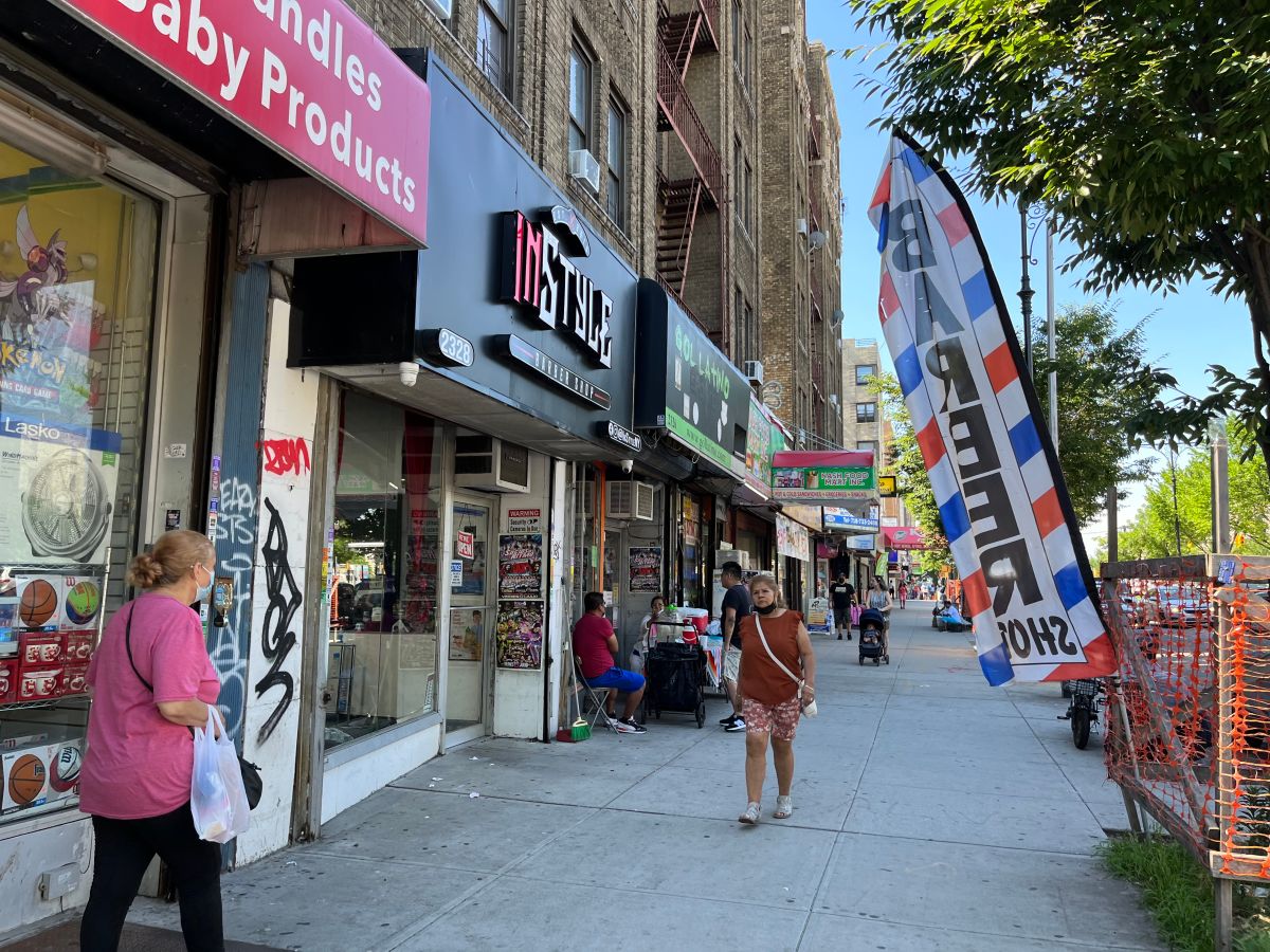 El corredor comercial de Grand Concourse, cobra vida con el impulso de los dominicanos.
