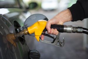EE.UU. es el lugar de América donde más gasolina se puede cargar por salario promedio