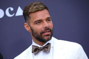 Ricky Martin habría decidido distanciarse de su familia para evitar más problemas