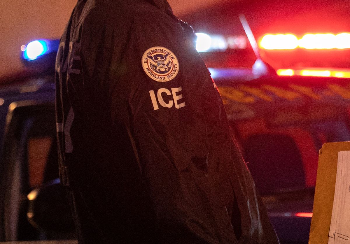 ICE podría obtener ubicación de inmigrantes a través de celulares.