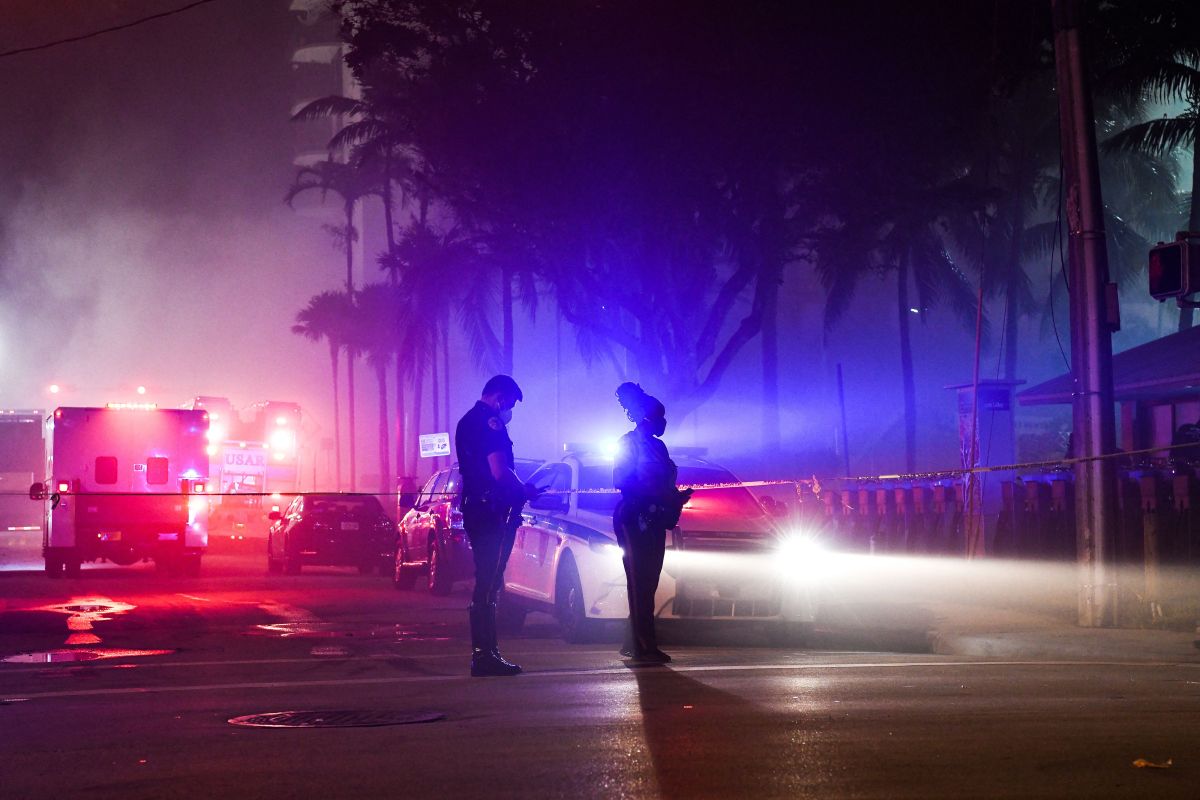 Teen arrested after ramming truck into Florida police headquarters