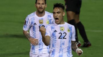 Lionel Messi (B) y Lautaro Martínez (F) son los dos futbolistas más valiosos de Argentina según Transfermarkt.