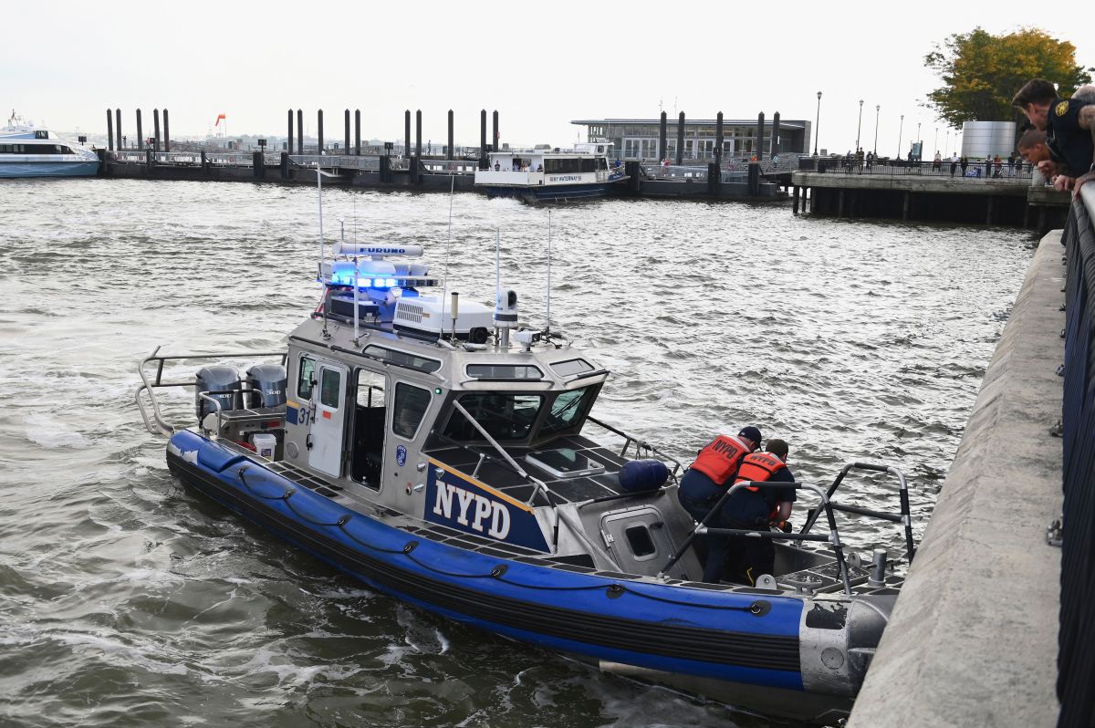 Rescate de NYPD en el río Hudson, 2021.