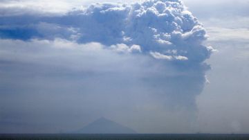El volcán Sakurajima entró en erupción alrededor de las 8:05 p.m. horario local.