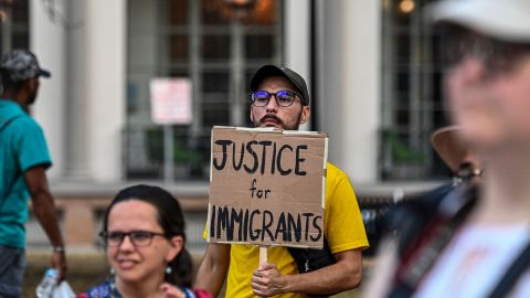 Indocumentados muertos en trailer en Texas