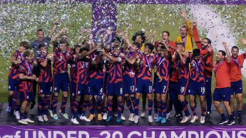 Jugadores de Estados Unidos celebran la conquista del Premundial Sub-20 de Concacaf.