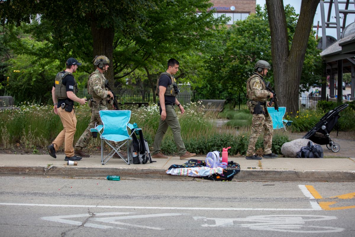 El tiroteo en Illinois dejó seis muertos y se reportan más de 30 heridos.