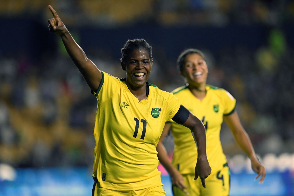 La delantera jamaiquina Khadija Shaw (#11) celebra tras marcar el gol de la victoria ante México en la jornada 1 del Premundial Femenino de Concacaf.