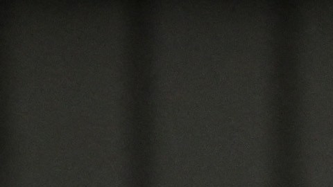 Novak Djokovic hace un 'gesto' de avión luego de vencer al italiano Jannik Sinner en cuartos de final de Wimbledon 2022.