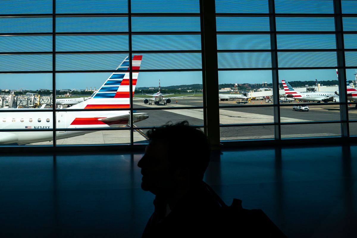 Un avión de American Airlines en el Ronald Regan Washington National Airport en  Arlington, Virginia. 