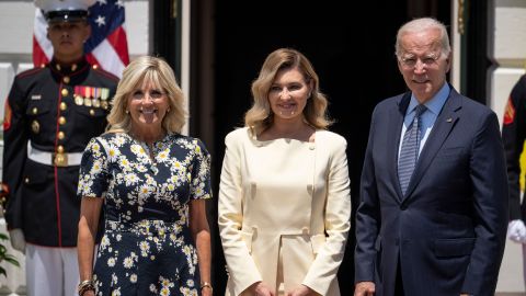 Zelenska fue recibida en la Casa Blanca por la primera dama y el presidente Joe Biden.