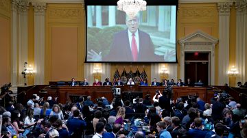 El expresidente Trump es investigado por su intervención en el asalto al Capitolio.