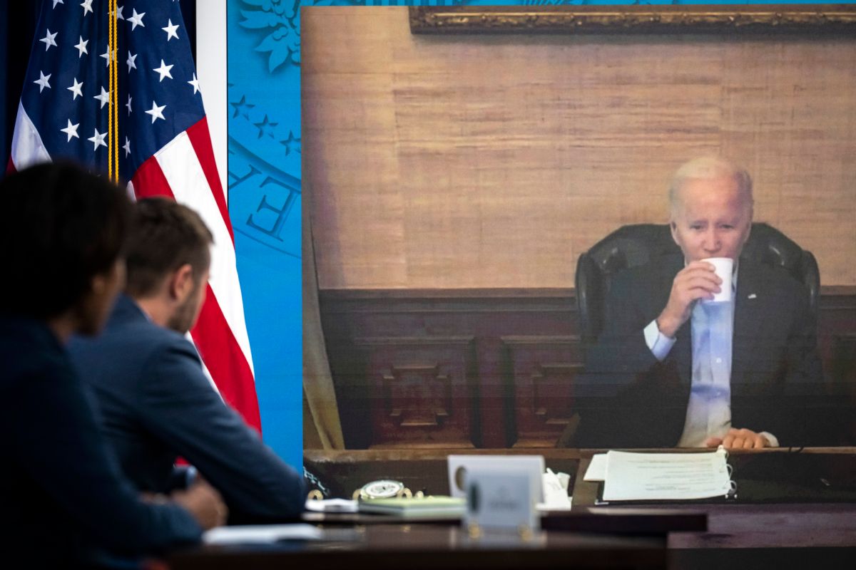 El presidente Biden trabaja en forma remota.