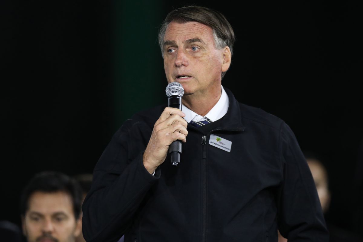 "Creo que un arma les ayudaría a defenderse", dijo Bolsonaro.