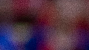 Lewis Morgan (R) y Ronald Araújo (L) disputan un balón en el partido amistoso entre FC Barcelona y New York Red Bulls.