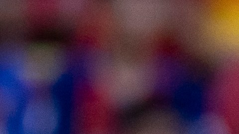 Lewis Morgan (R) y Ronald Araújo (L) disputan un balón en el partido amistoso entre FC Barcelona y New York Red Bulls.
