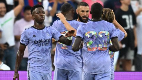 Vinicius, Mendy, Modric y Alaba celebran el gol de penalti de Benzema ante la Juventus en partido amistoso.