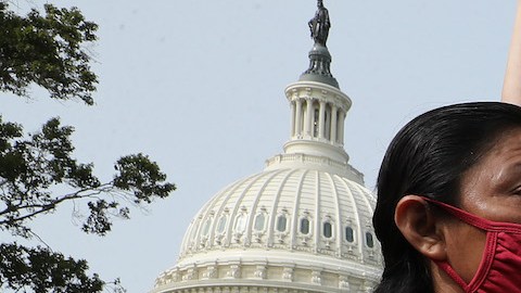 Los beneficiados con TPS tienen una nueva forma para avanzar hacia una 'green card'.