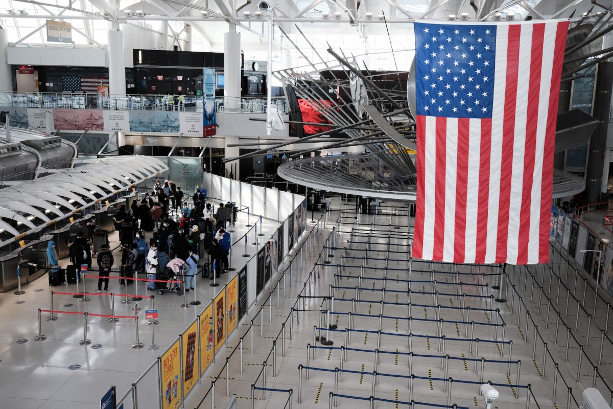 Los viajes en el JFK se retrasaron este domingo por la alerta que desató un paquete  abandonado.