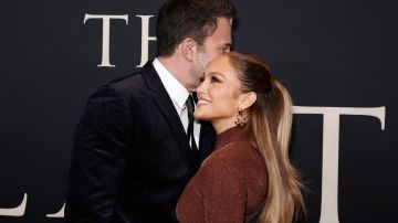 Jennifer Lopez y Ben Affleck no se soltaron el uno al otro durante su luna de miel en París.