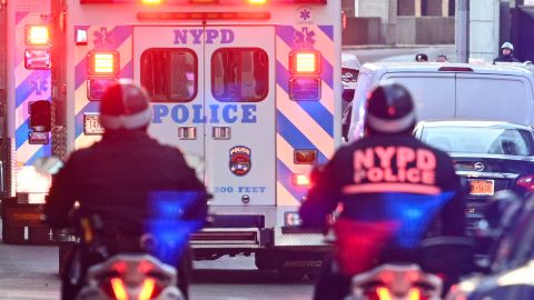 El NYPD investiga la muerte del niño que cayó de un piso 29 en Harlem.