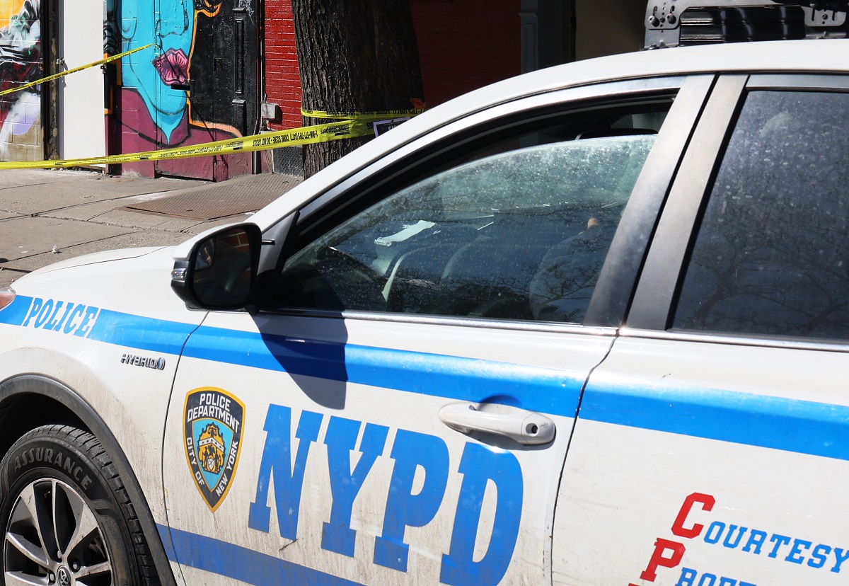 El NYPD no ha detenido a la mujer involucrada en la agresión a bodeguero.