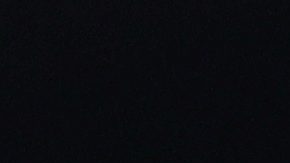 Elle Brooks (R) debutó con victoria y anunció que seguirá en combate.