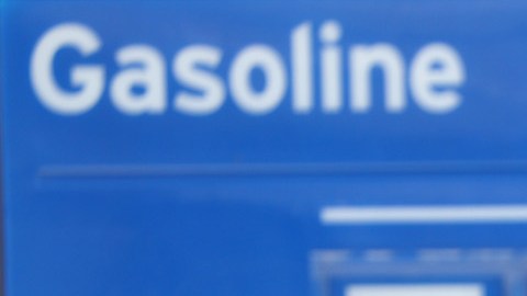El precio de la gasolina supera los $7 dólares en algunos estados.