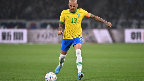 Dani Alves en acción durante un encuentro amistoso de Brasil ante la selección de Japón en junio de 2022.