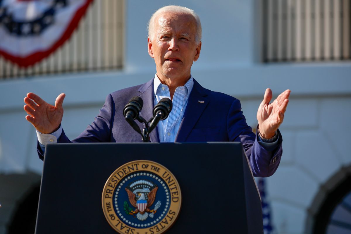 El presidente Biden ofreciendo un discurso en el jardín sur de la Casa Blanca en comnemoración del 4 de julio.