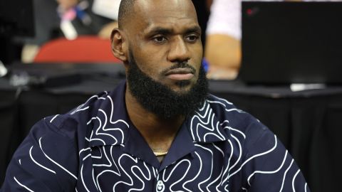 LeBron James durante un encuentro de la Summer League 2022 entre Los Angeles Lakers y Phoenix Suns.