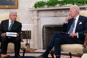 Biden exige a AMLO consultas sobre sus políticas energéticas por afectaciones a empresas de EE.UU. bajo el T-MEC