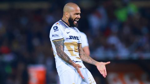 Dani Alves debutó con los Pumas este miércoles ante Mazatlán.