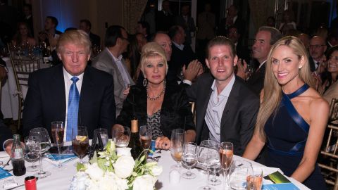 La relación entre el expresidente Trump y esposa Ivana era amigable.