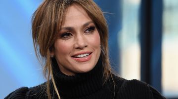 La cantante Jennifer López pide a la producción de los canales de televisión para presentarse.