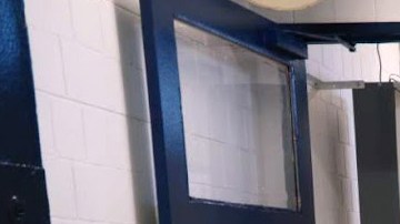 Pasillo en cárcel de Rikers Island, NYC.