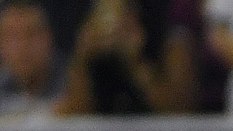 Jugador del Club América le quita marcador a un niño para pedir autógrafo al futbolista del Manchester City