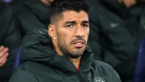 Luis Suárez corrigió al Kun Agüero