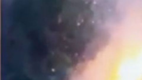 Momento del ataque ucraniano contra un tanque ruso.