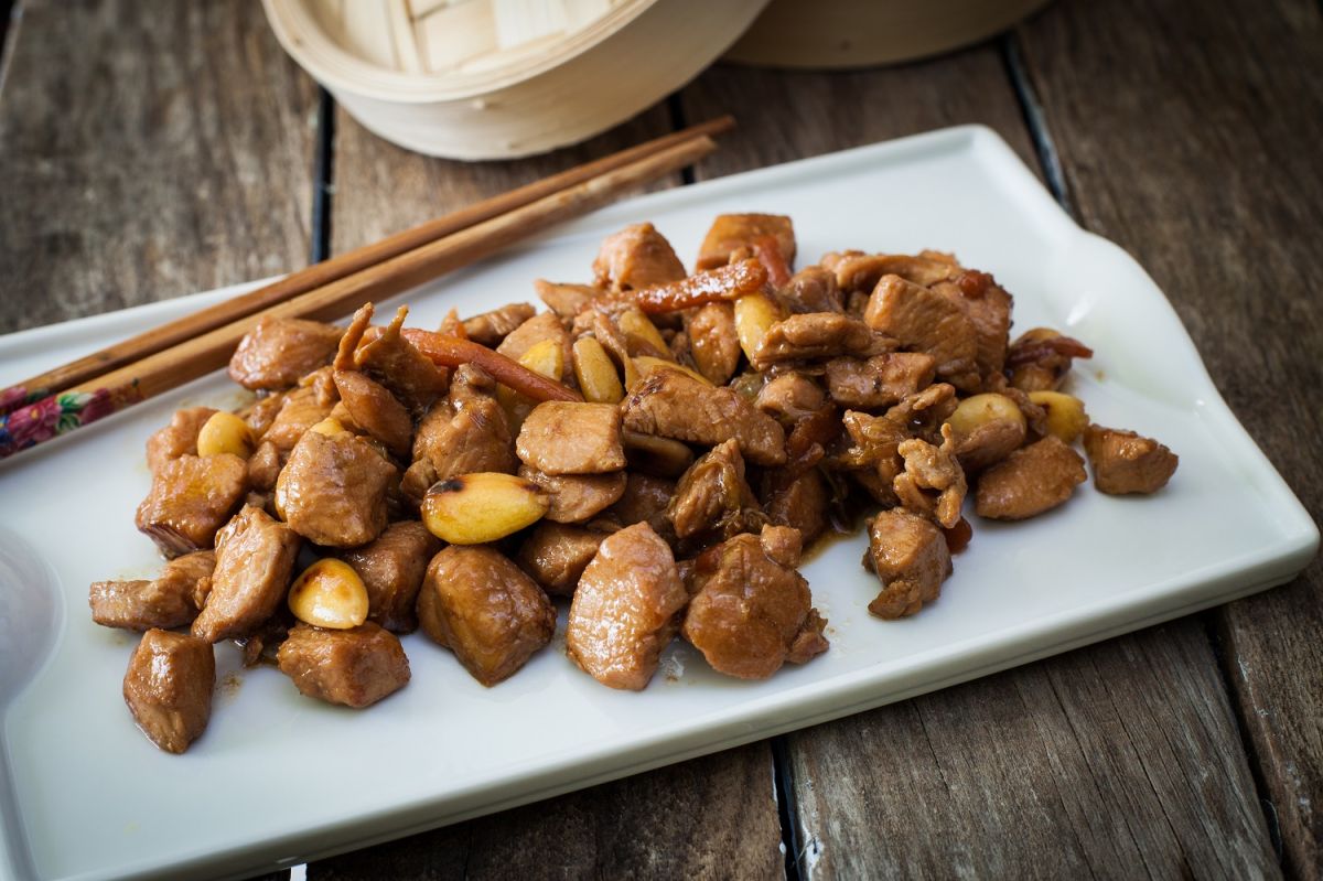 Pollo con almendras